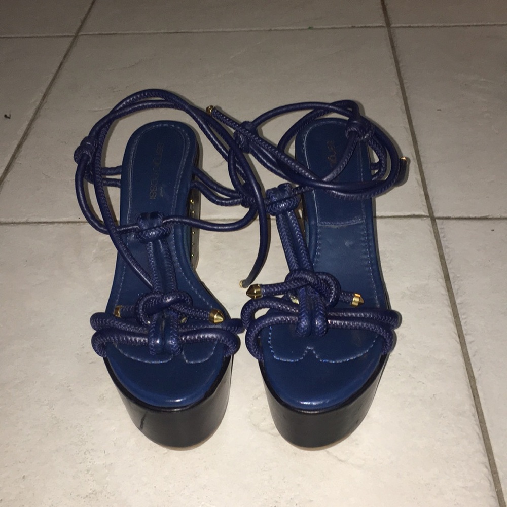 Shoes - Picture 3 of 4